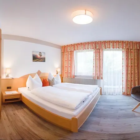 Haus Martina شقة